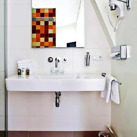 Linnen Hotel 3*